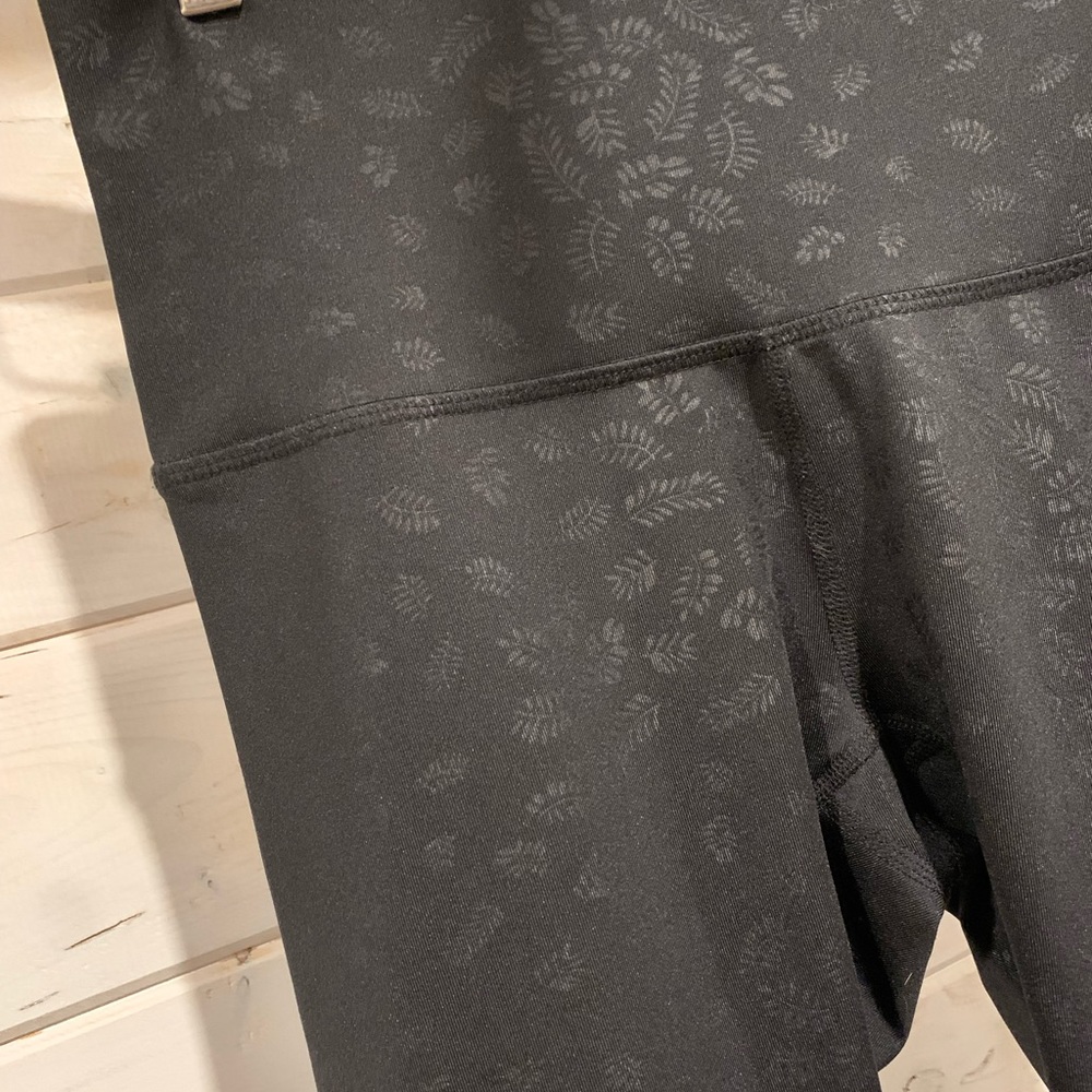 Joe Fresh | Black Activewear Leggings w Leaf Design